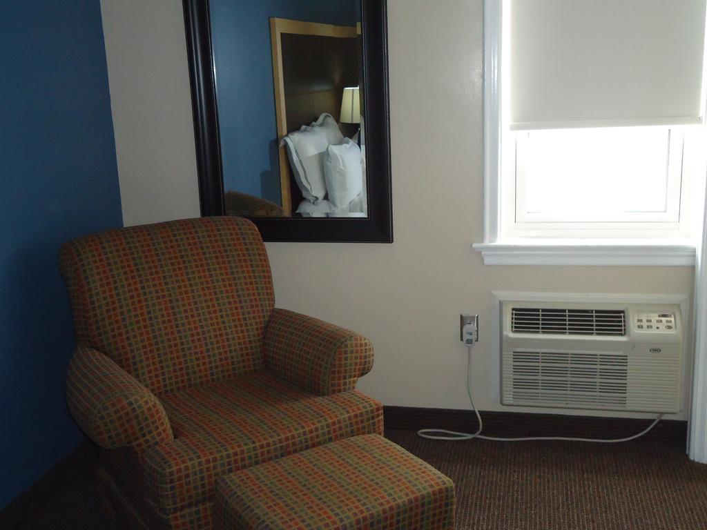 Econo Lodge Sudbury Room photo