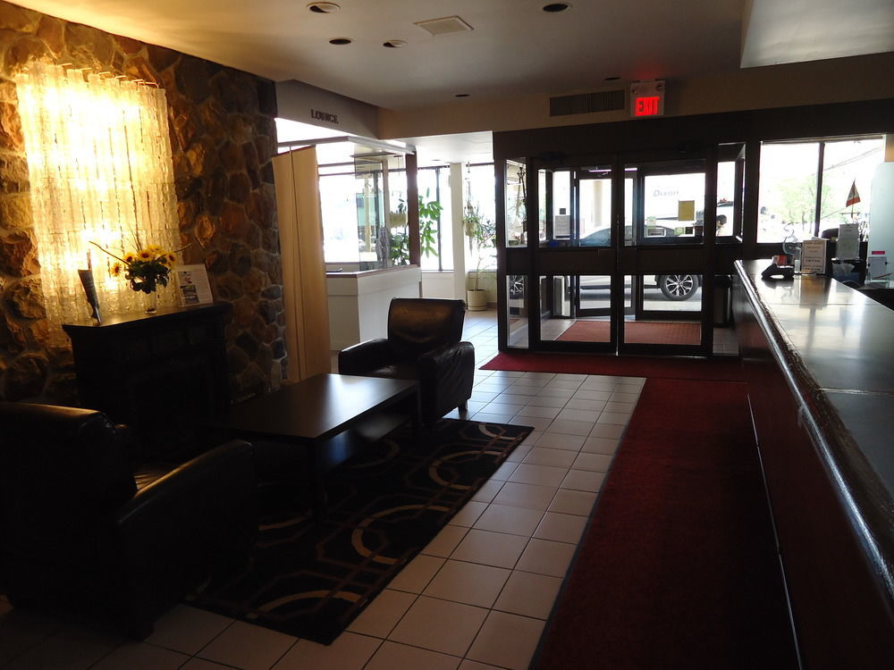 Econo Lodge Sudbury Exterior photo