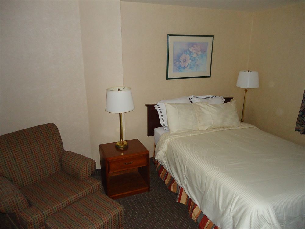 Econo Lodge Sudbury Exterior photo