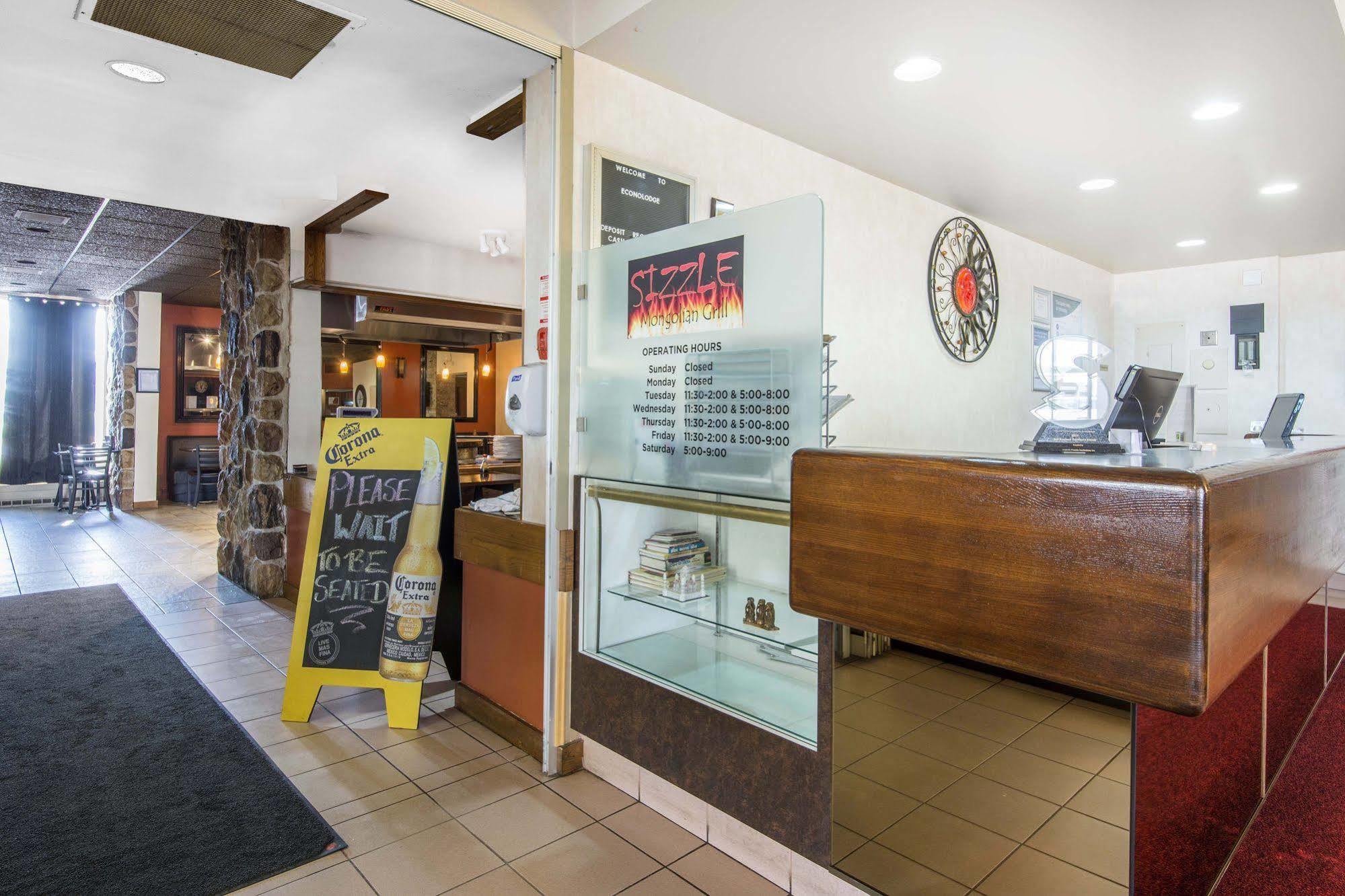 Econo Lodge Sudbury Exterior photo